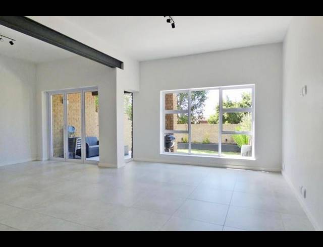 3 BEDROOM TOWNHOUSE FOR SALE IN BEDFORD PARK
